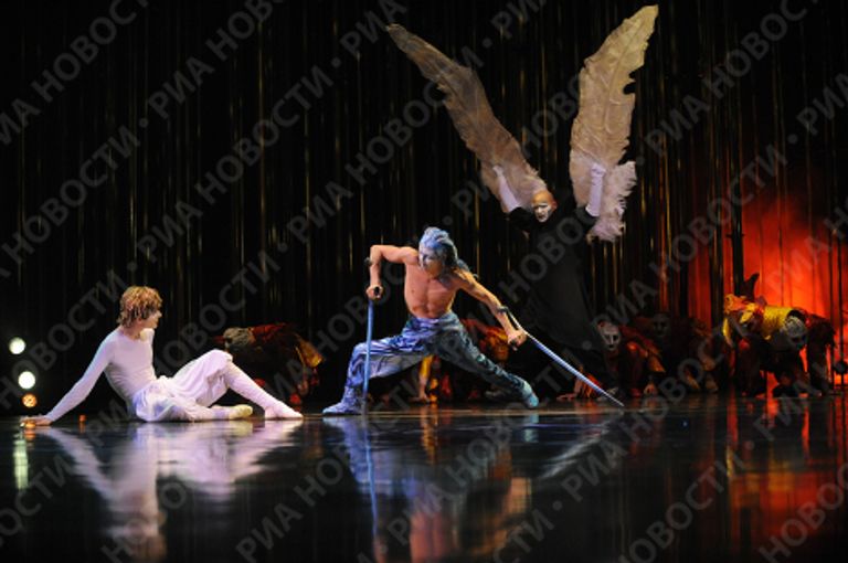 Репетиция шоу Varekai канадского Cirque du Soleil в Москве Репетиция шоу Varekai канадского Cirque du Soleil в Москве