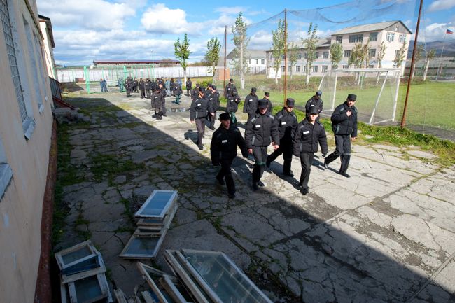На территории Южно-Сахалинской воспитательной колонии. Архив