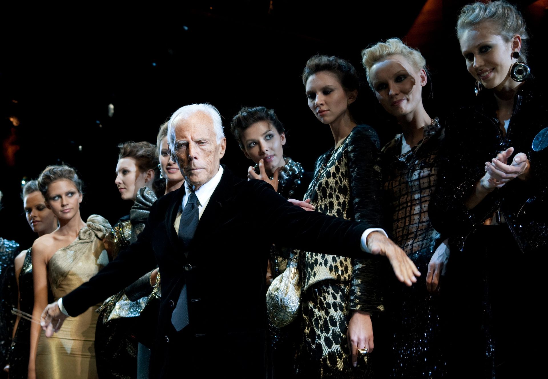 Д.Армани во время показа своей новой коллекции Armani Prive Д.Армани во время показа своей новой коллекции Armani Prive - РИА Новости, 1920, 04.09.2025