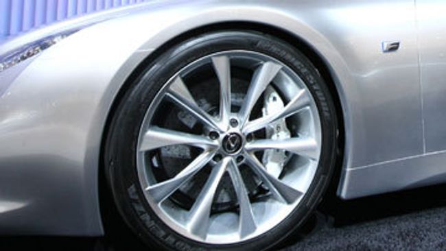 Автомобиль Lexus