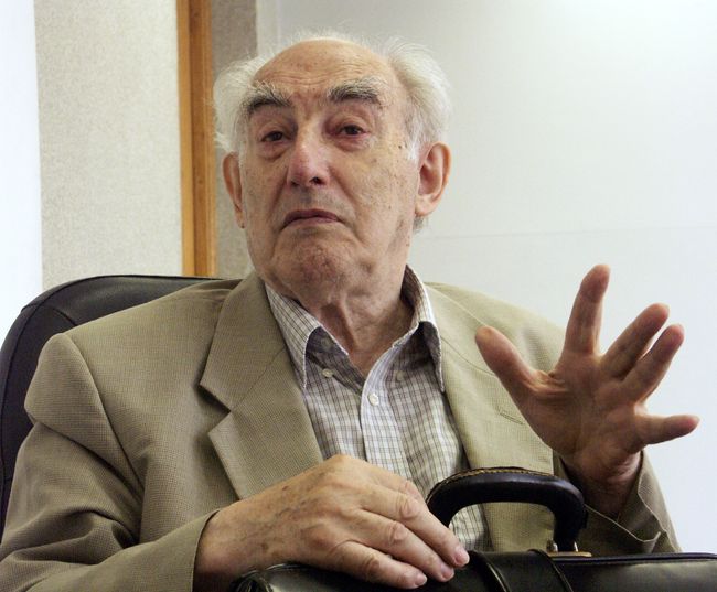 Виталий Гинзбург на заседании круглого стола