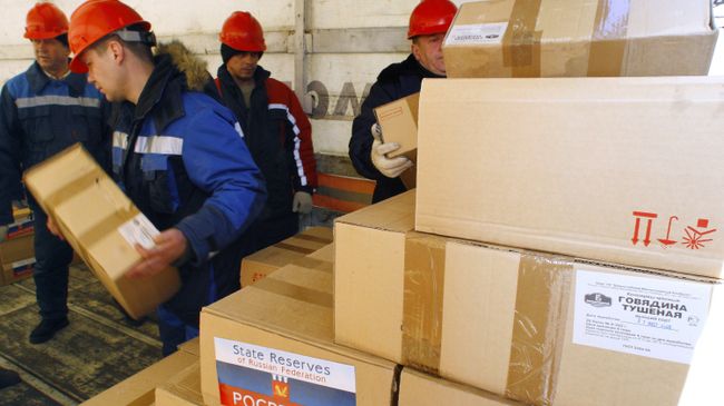 Погрузка гуманитарной помощи населению Таджикистана Погрузка гуманитарной помощи населению Таджикистана