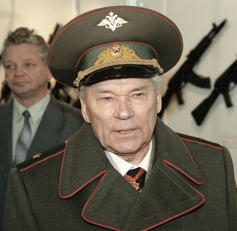 Конструктор стрелкового оружия Калашников на праздновании 190-летия завода Ижмаш Конструктор стрелкового оружия Калашников на праздновании 190-летия завода Ижмаш