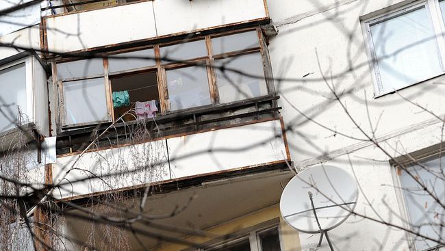 Окно дома, откуда офицер выбросил двух детей 