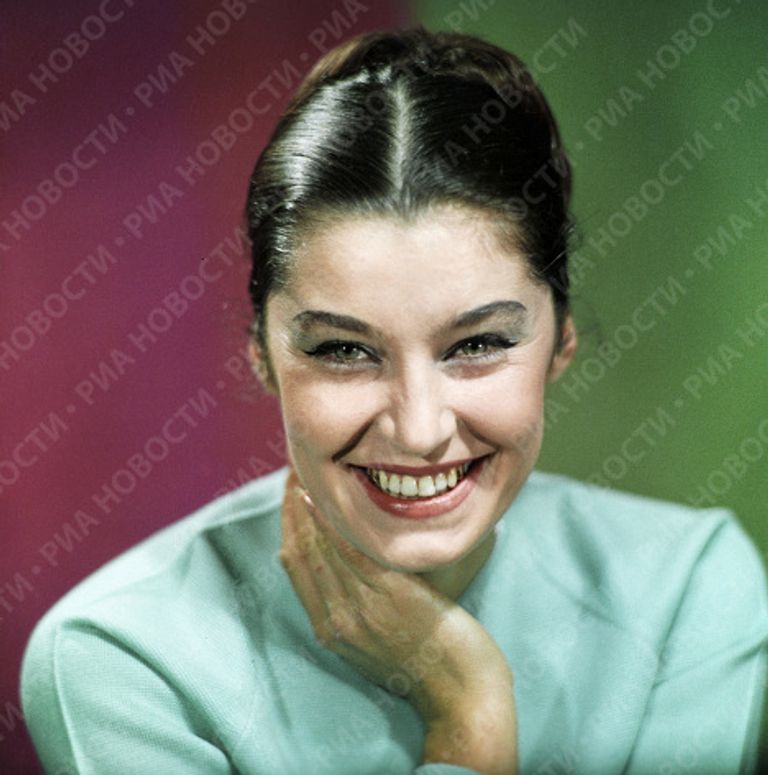 Киноактриса Валерия Заклунная Киноактриса Валерия Заклунная