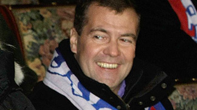 Медведев прибыл на стадион, где проходит матч Россия - Словения