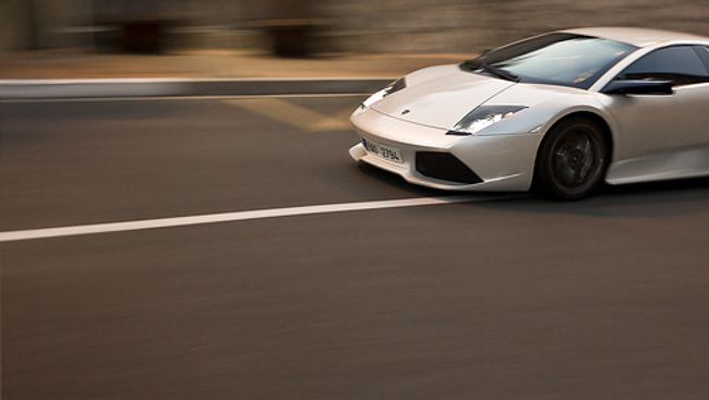Участники уличной гонки на элитных авто в Швейцарии оказались русскими