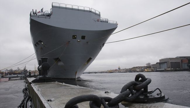 Французский военный корабль-вертолетоносец класса Мистраль