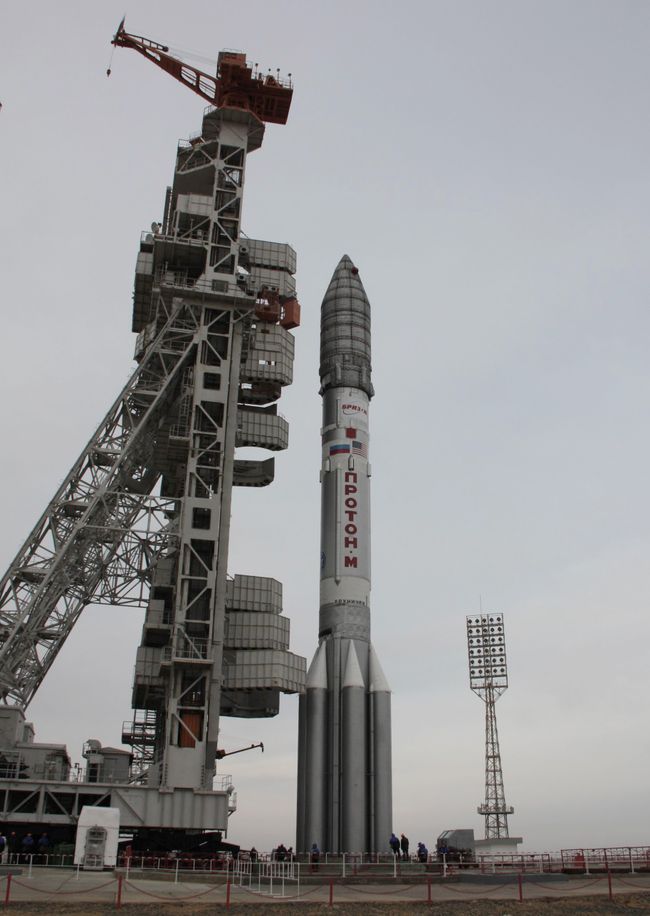Вывоз ракеты космического назначения Протон-М на стартовый комплекс космодрома Байконур. Архив Вывоз ракеты космического назначения Протон-М на стартовый комплекс космодрома Байконур. Архив
