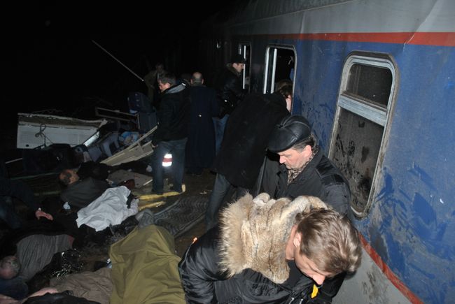 Поезд Невский экспресс сошел с рельсов в Тверской области Поезд Невский экспресс сошел с рельсов в Тверской области