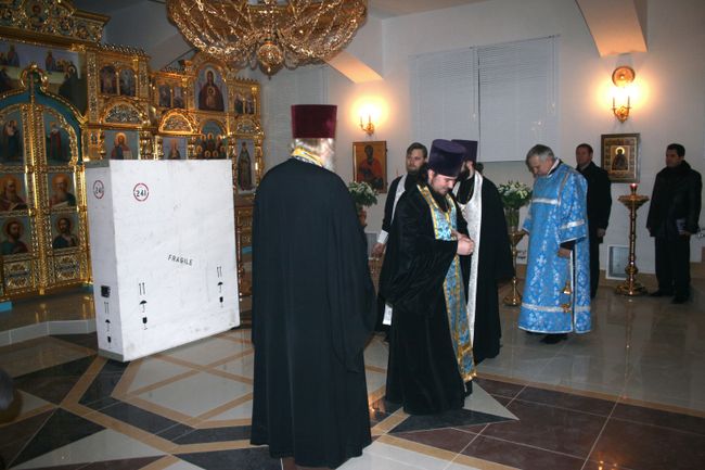 Икона Богоматерь Одигитрия Торопецкая доставлена в храм Святого Благоверного князя Александра Невского в Московской области из Русского музея Санкт-Петербурга Икона Богоматерь Одигитрия Торопецкая доставлена в храм Святого Благоверного князя Александра Невского в Московской области из Русского музея Санкт-Петербурга