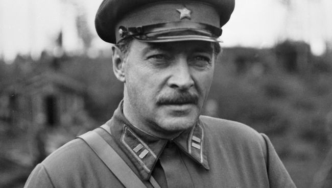 Тихонов в сцене из фильма Фронт в тылу врага