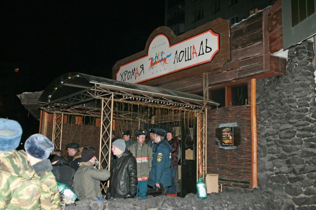 На месте взрыва у ночного клуба Хромая лошадь На месте взрыва у ночного клуба Хромая лошадь