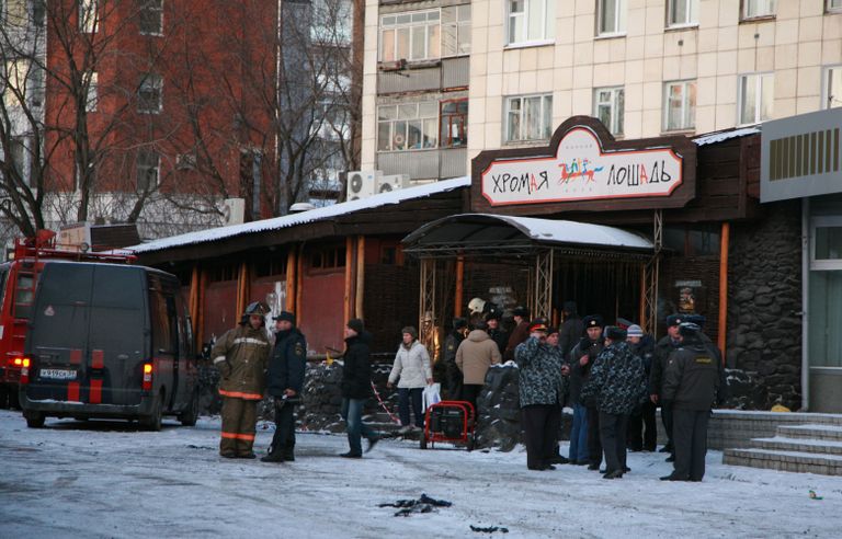 Утром около кафе-клуба Хромая лошадь Утром около кафе-клуба Хромая лошадь