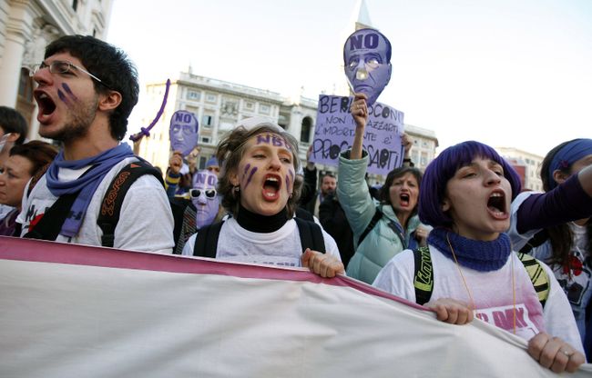 Массовая манифестация против политики Берлускони Массовая манифестация против политики Берлускони