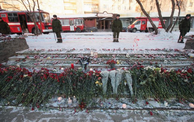 Жители Перми почтили память погибших при пожаре в ночном клубе Хромая лошадь в Перми