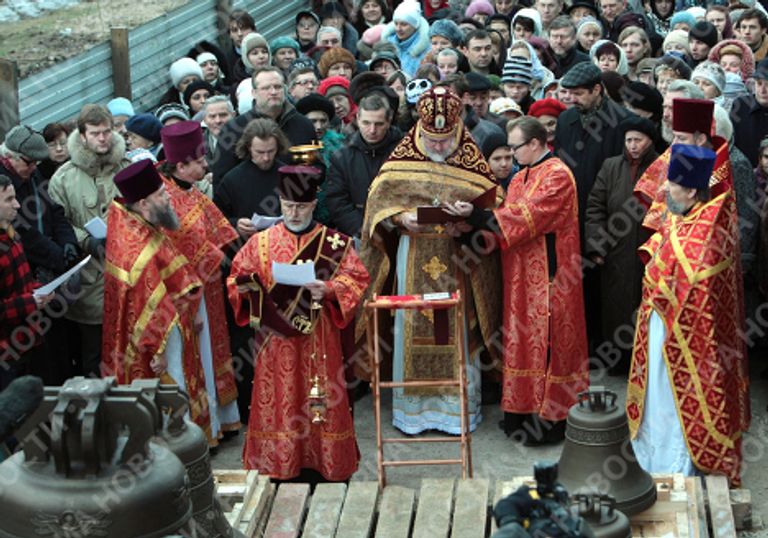 Освящение колоколов и первая служба в Екатерининском соборе в Царском Селе Освящение колоколов и первая служба в Екатерининском соборе в Царском Селе