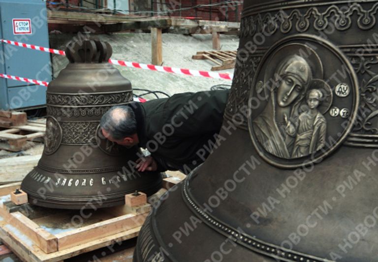 Освящение колоколов и первая служба в Екатерининском соборе в Царском Селе Освящение колоколов и первая служба в Екатерининском соборе в Царском Селе