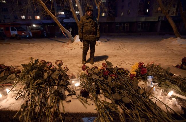 День траура объявлен в РФ в связи с трагедией в Перми, в городе хоронят погибших День траура объявлен в РФ в связи с трагедией в Перми, в городе хоронят погибших