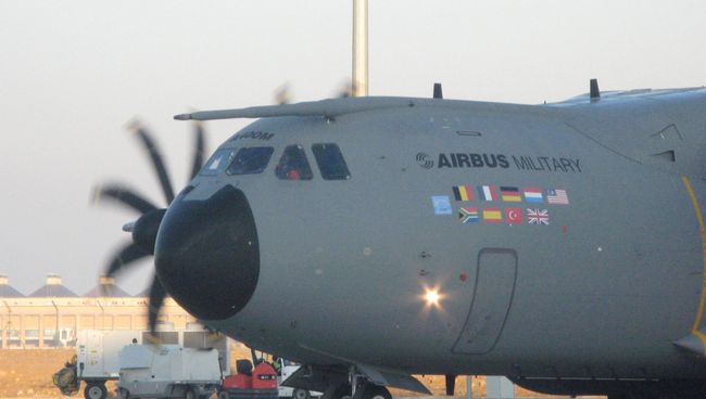 Лайнер Airbus A400M. Архивное фото Лайнер Airbus A400M. Архивное фото