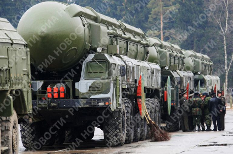 Подготовка к военному параду, который состоится 9 мая 2008 года Подготовка к военному параду, который состоится 9 мая 2008 года