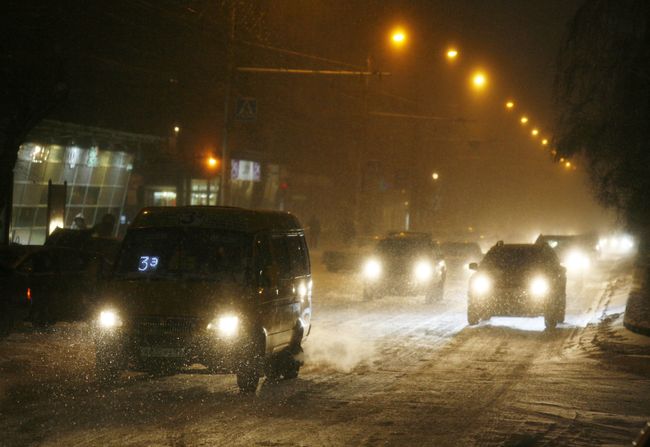 Власти Москвы просят воздержаться от поездок на авто из-за снегопада