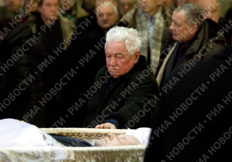 Церемония прощания с политиком и экономистом Егором Гайдаром в Центральной клинической больнице Церемония прощания с политиком и экономистом Егором Гайдаром в Центральной клинической больнице