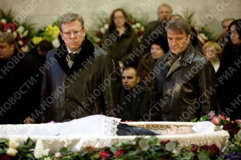 Церемония прощания с политиком и экономистом Егором Гайдаром в Центральной клинической больнице Церемония прощания с политиком и экономистом Егором Гайдаром в Центральной клинической больнице