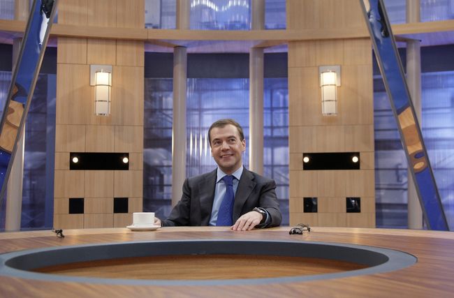 Президент РФ Дмитрий Медведев подвел итоги года в эфире трех федеральных каналов Президент РФ Дмитрий Медведев подвел итоги года в эфире трех федеральных каналов