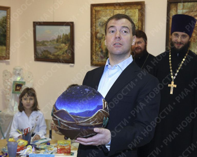 Д.Медведев посетил воскресную школу подмосковного Видного Д.Медведев посетил воскресную школу подмосковного Видного