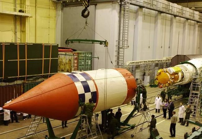 Переход на солнечные орбиты не вывел спутник Коронас из комы