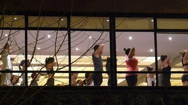 Занятия в спортивном зале. Архивное фото Занятия в спортивном зале. Архивное фото