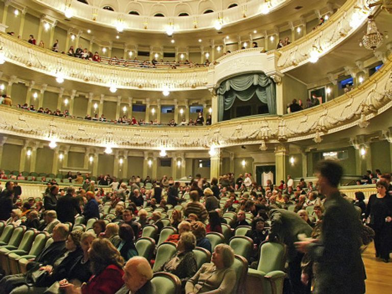 В зрительном зале Большого театра (Новая сцена) после реконструкции В зрительном зале Большого театра (Новая сцена) после реконструкции