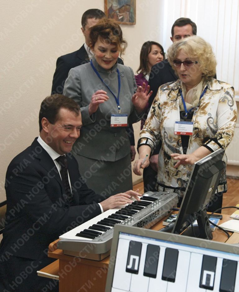 Президент РФ Д.Медведев в РГПУ им.Герцена в Санкт-Петербурге Президент РФ Д.Медведев в РГПУ им.Герцена в Санкт-Петербурге