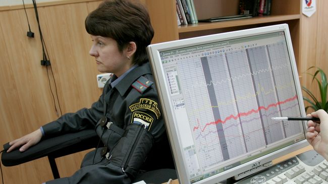 Сотрудники правоохранительных органов проходят добровольную проверку с использованием полиграфа Сотрудники правоохранительных органов проходят добровольную проверку с использованием полиграфа