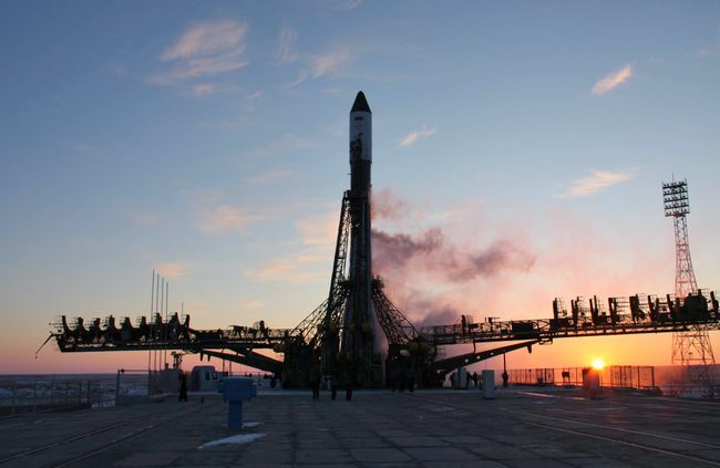 Пуск ракеты-носителя Союз-У с грузовым транспортным кораблем Прогресс М-04М на борту Пуск ракеты-носителя Союз-У с грузовым транспортным кораблем Прогресс М-04М на борту