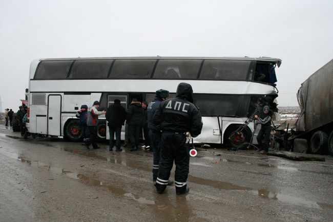 Крупная автоавария на трассе Махачкала-Астрахань Крупная автоавария на трассе Махачкала-Астрахань