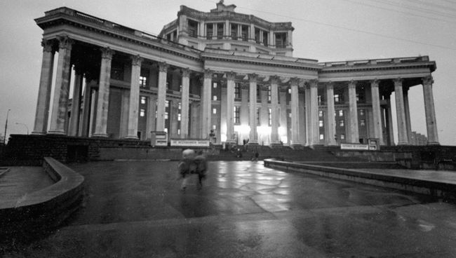 Здание Центрального театра Советской Армии (сейчас Российской армии). Фото 1971 года Здание Центрального театра Советской Армии (сейчас Российской армии). Фото 1971 года