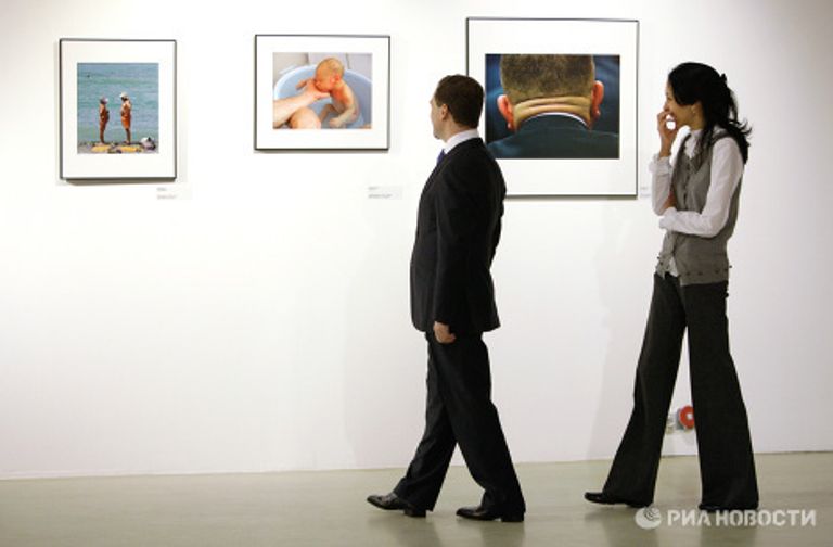 Дмитрий Медведев посетил выставку Лучшие фотографии России 2009
