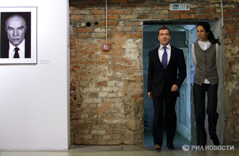 Дмитрий Медведев посетил выставку Лучшие фотографии России 2009