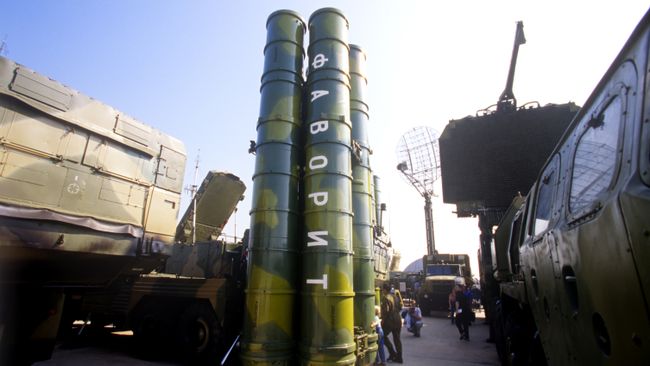 Зенитно-ракетный комплекс дальнего действия С-300 ПМУ Фаворит