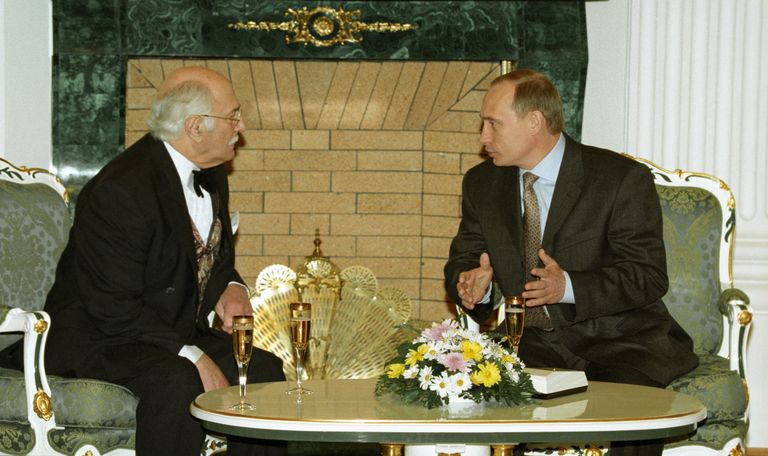 Владимир Путин и Владимир Зельдин в Кремле. Владимир Путин и Владимир Зельдин в Кремле.