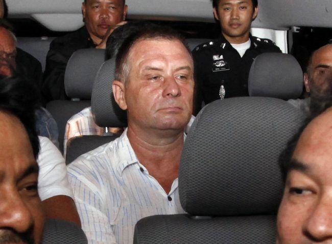 Экипаж самолета Ил-76, задержанного 12 декабря 2009 года в аэропорту Бангкока с грузом оружия из Северной Кореи
