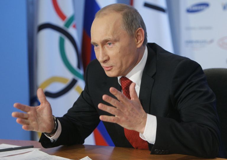 Премьер-министр России Владимир Путин провел телемост из Сочи с Русским домом в Ванкувере