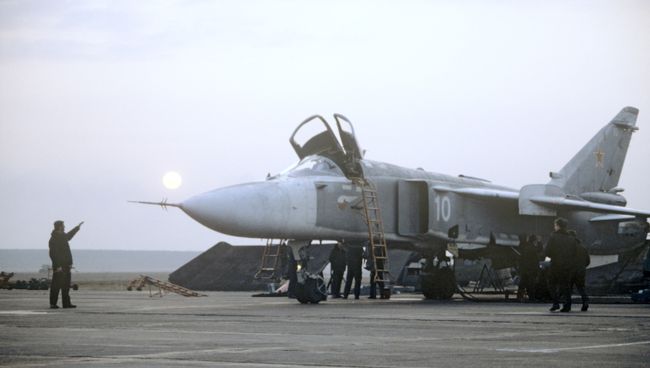 Бомбардировщик Су-24. Архивное фото Бомбардировщик Су-24. Архивное фото