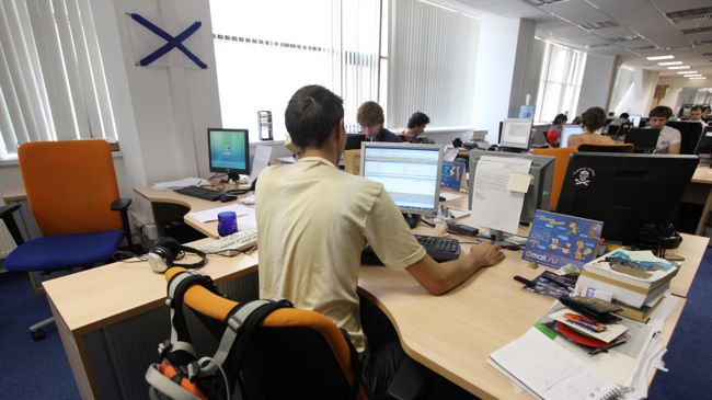 Роструд консультирует работников и принимает жалобы в сети Интернет Роструд консультирует работников и принимает жалобы в сети Интернет