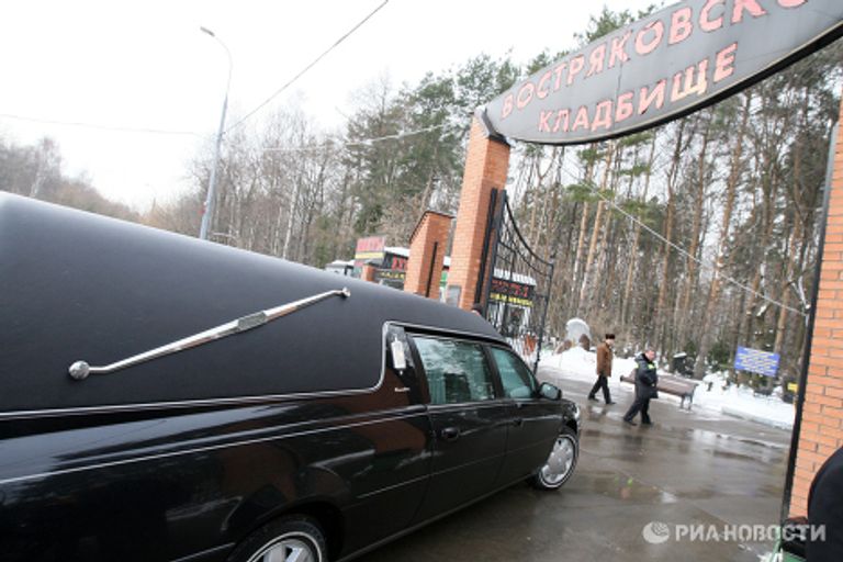 Прощание с кинорежиссером Владимиром Мотылем на Востряковском кладбище Прощание с кинорежиссером Владимиром Мотылем на Востряковском кладбище