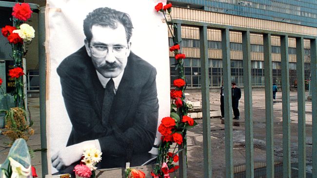 В день гибели В.Листьева у телецентра Останкино В день гибели В.Листьева у телецентра Останкино