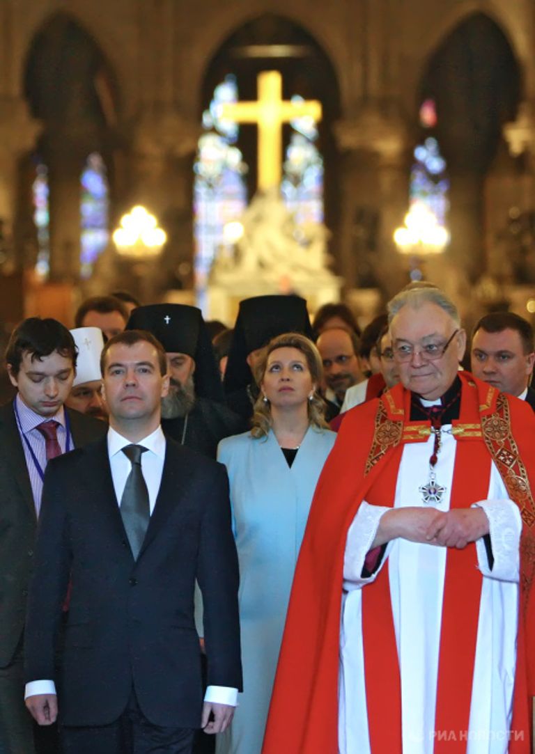 Д.Медведев и С.Медведева посетили Собор Парижской богоматери Д.Медведев и С.Медведева посетили Собор Парижской богоматери