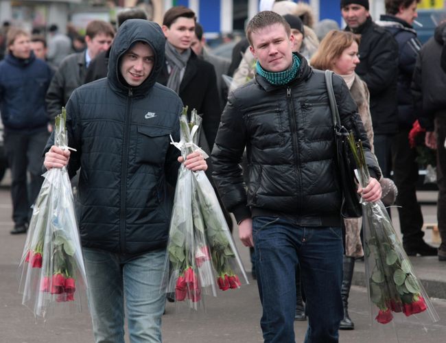 Торговля цветами у Киевского вокзала